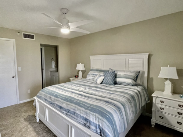 Charming 2 Bedroom Vacation Condo in Englewood Close to Beach